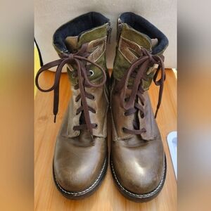 Women's DROMEDARIS olive leather ankle boots, size 38 (7-7.5M)
